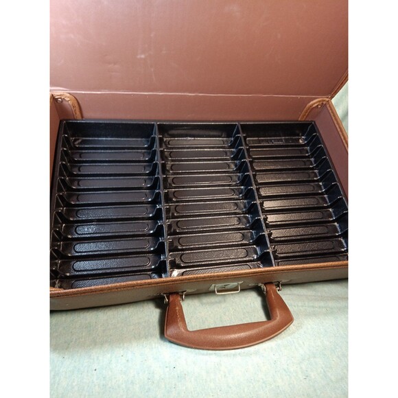 Vintage 30 Cassette Tape Holder Carry Case Storage Briefcase - Picture 1 of 3